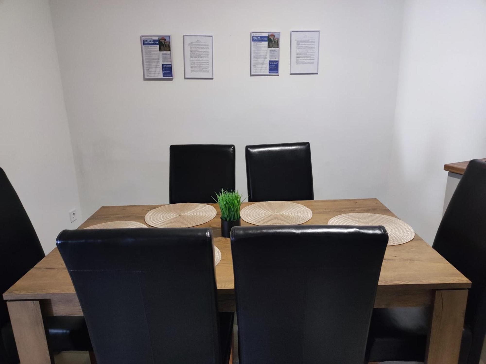 Varalja Vendeghaz Tata Exteriör bild