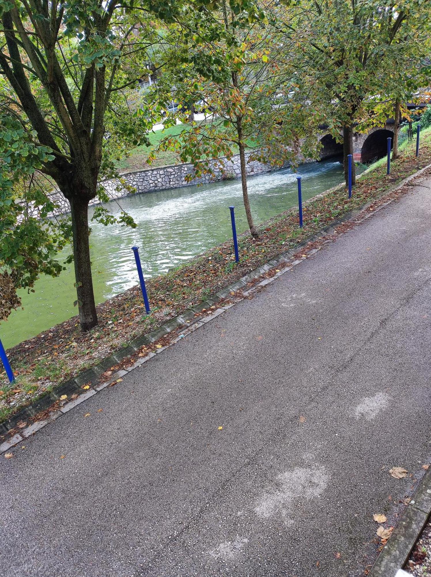 Varalja Vendeghaz Tata Exteriör bild